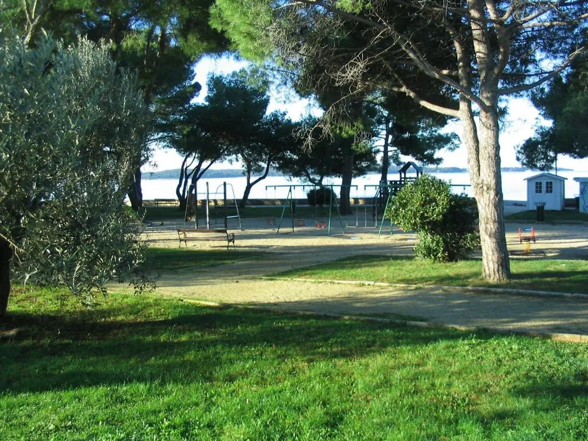 Apartment Oliva Fazana 0*,  Croatia